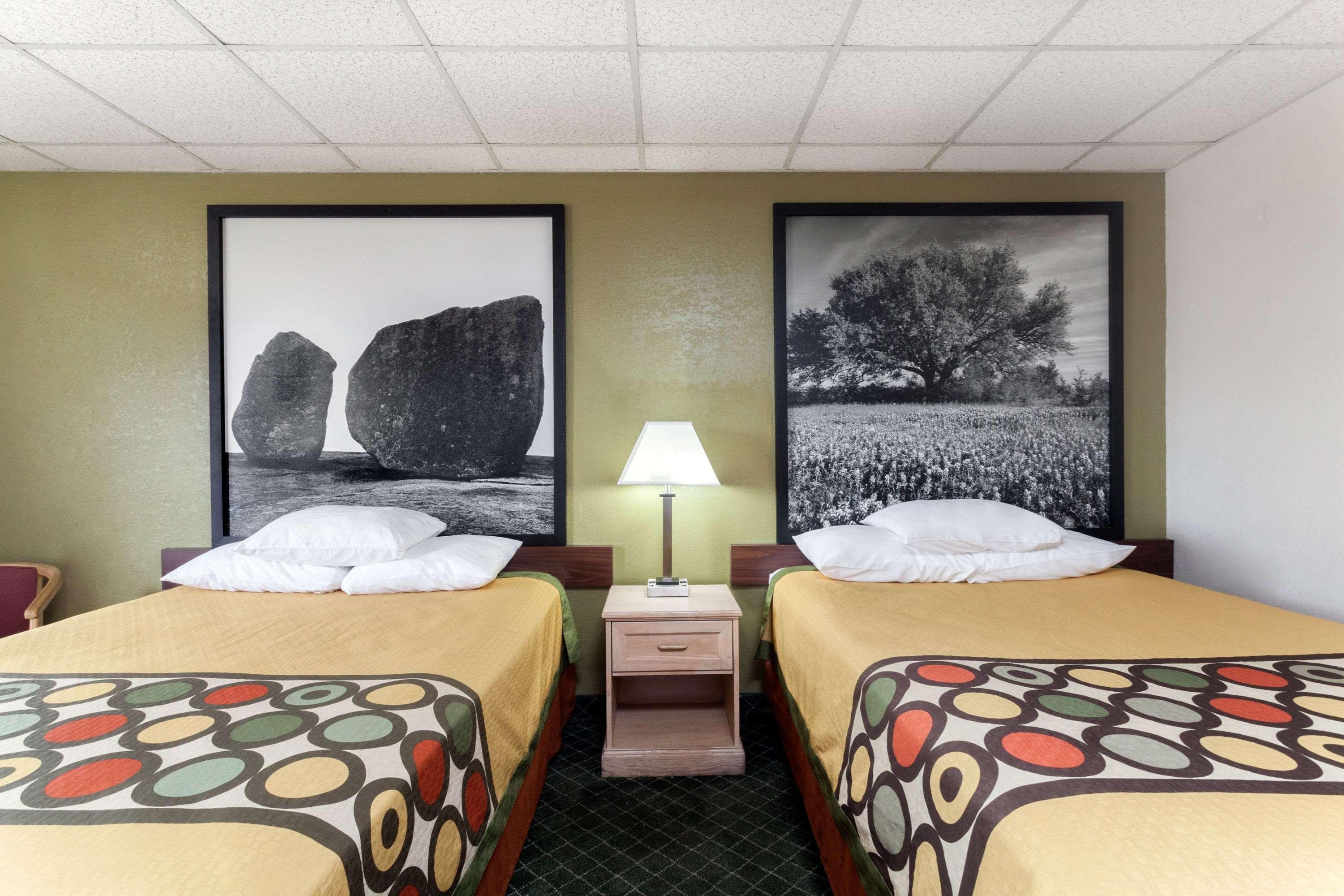 Super 8 By Wyndham Hotel