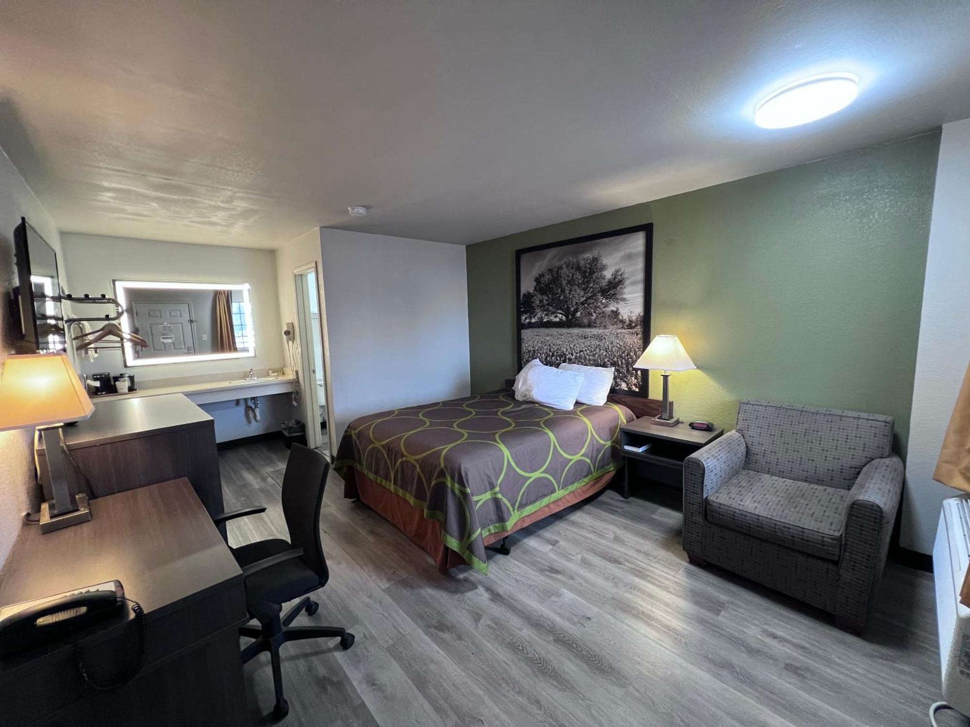 Super 8 By Wyndham Hotel