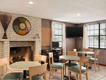 Super 8 By Wyndham Hotel Fredericksburg