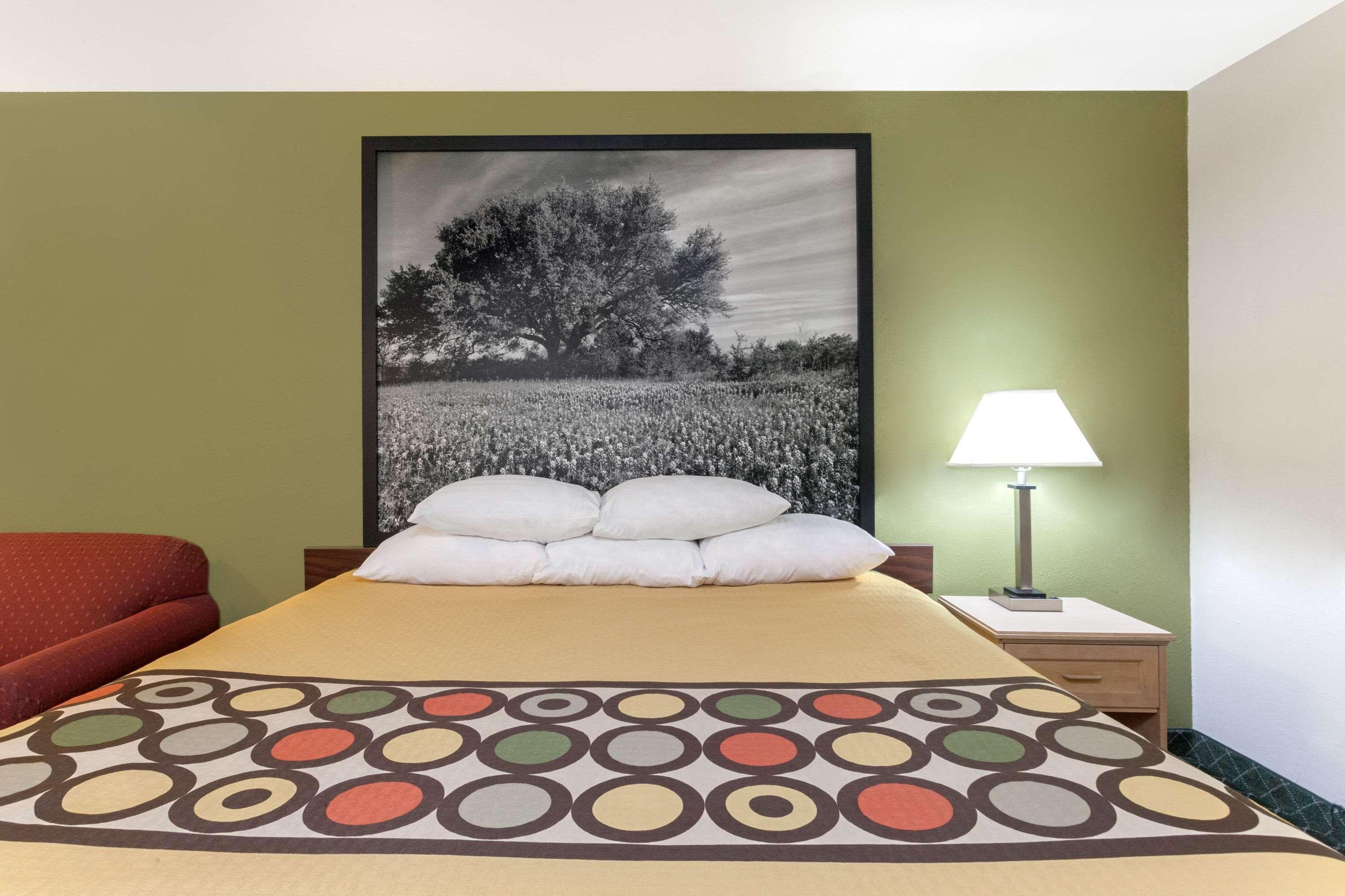 Super 8 By Wyndham Hotel 2*