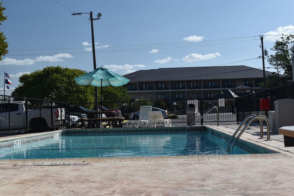 Super 8 By Wyndham Fredericksburg