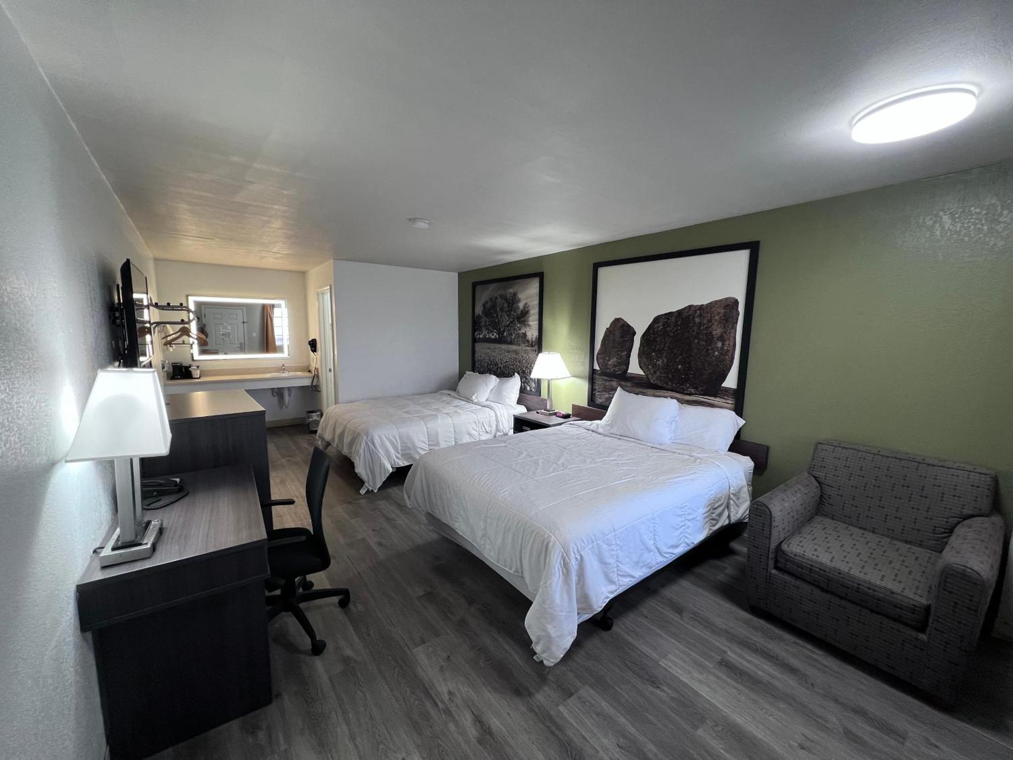 Hotel Super 8 By Wyndham 2*