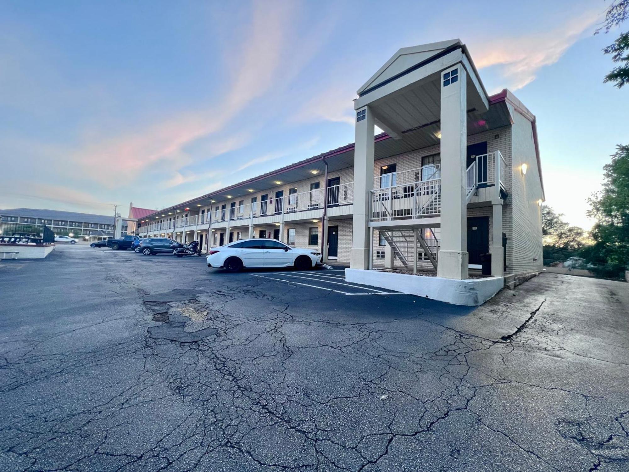 Hotel Super 8 By Wyndham 2*