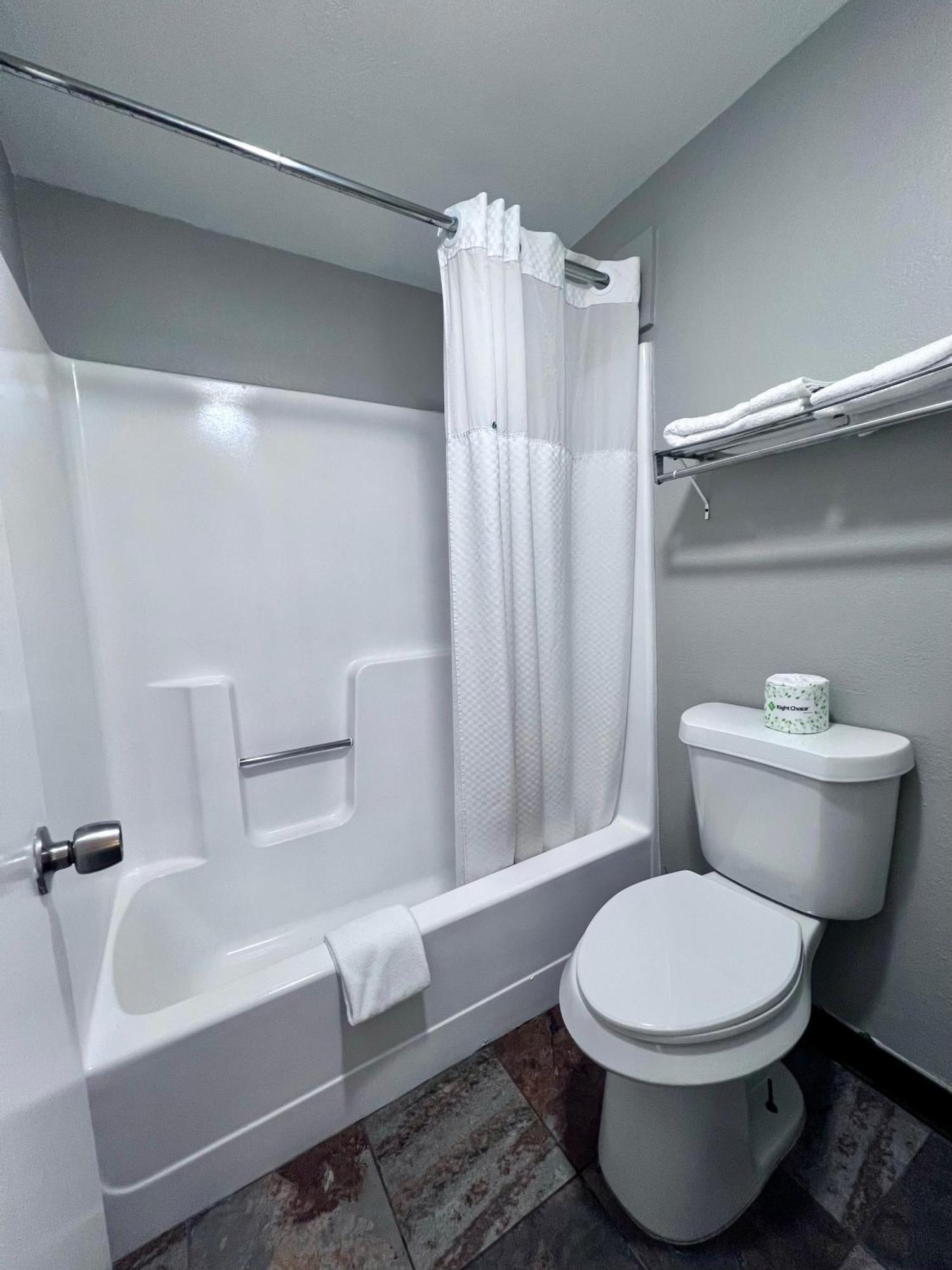 Super 8 By Wyndham Hotel 2*