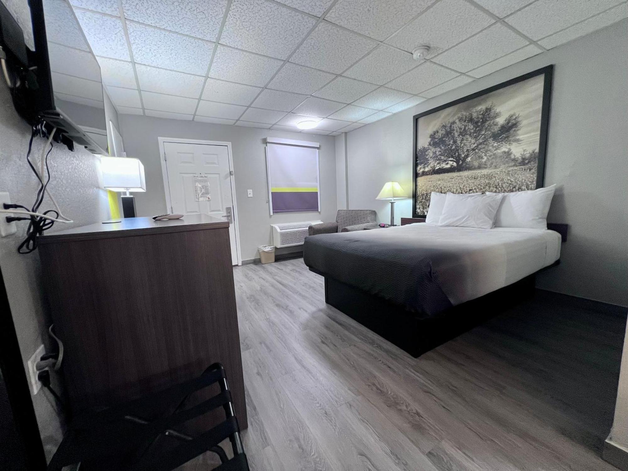 Super 8 By Wyndham Fredericksburg