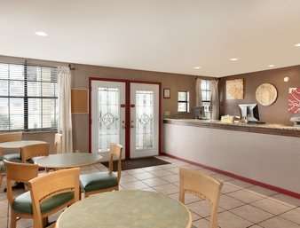 Super 8 By Wyndham Hotel 2*