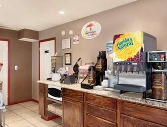 Super 8 By Wyndham Hotel
