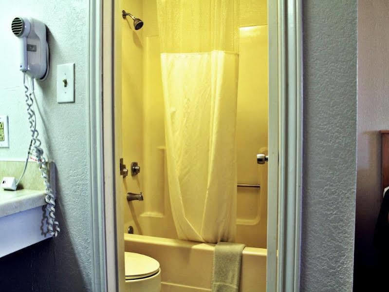 Super 8 By Wyndham Fredericksburg