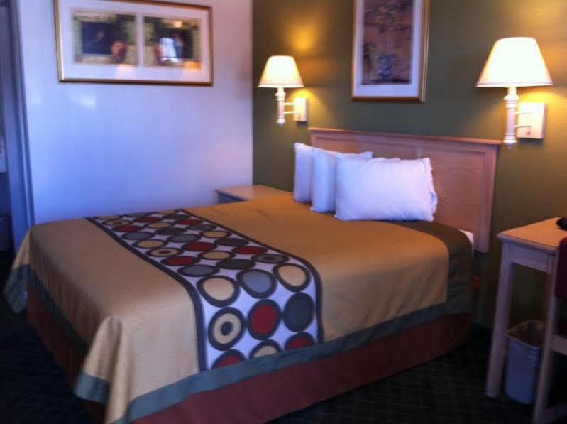 Super 8 By Wyndham Hotel Fredericksburg